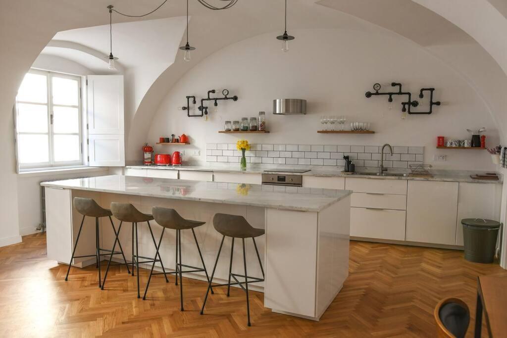 Beautiful 2Bed Apartment In The Centre Of Varazdin Ngoại thất bức ảnh